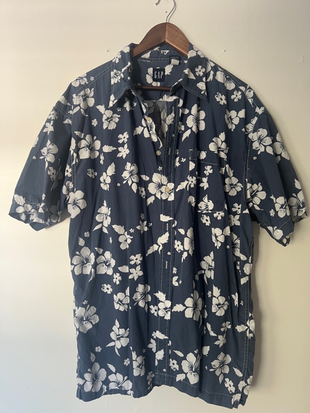GAP Men’s Classic Blue Floral Short Sleeve Button-Down Shirt, size XL